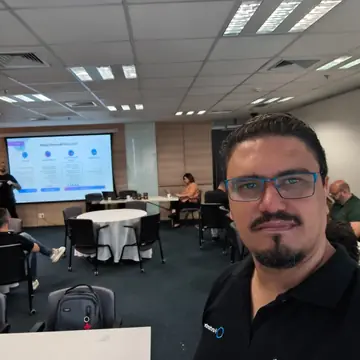 Turma corporativa em sala de treinamento